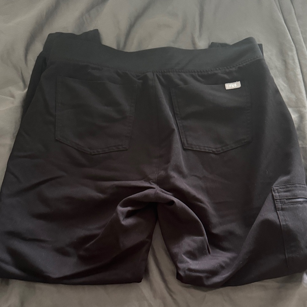 Figs Womens Scrubs Set - Black Size Medium - Joggers and Short Sleeve Top - Picture 8 of 8